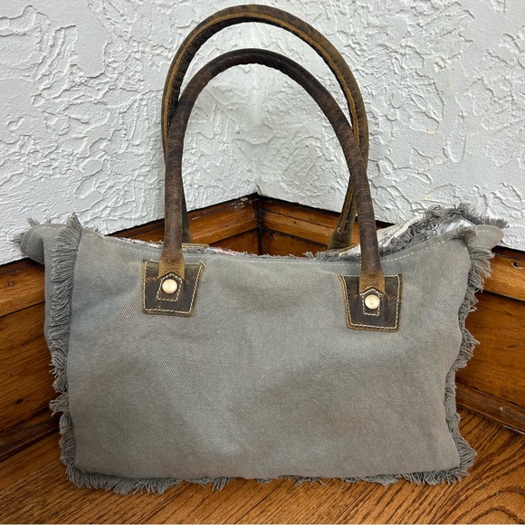 Myra Bag | Key Hole Woven Rug Fringy And Leather Tote Bag - Picture 10 of 15